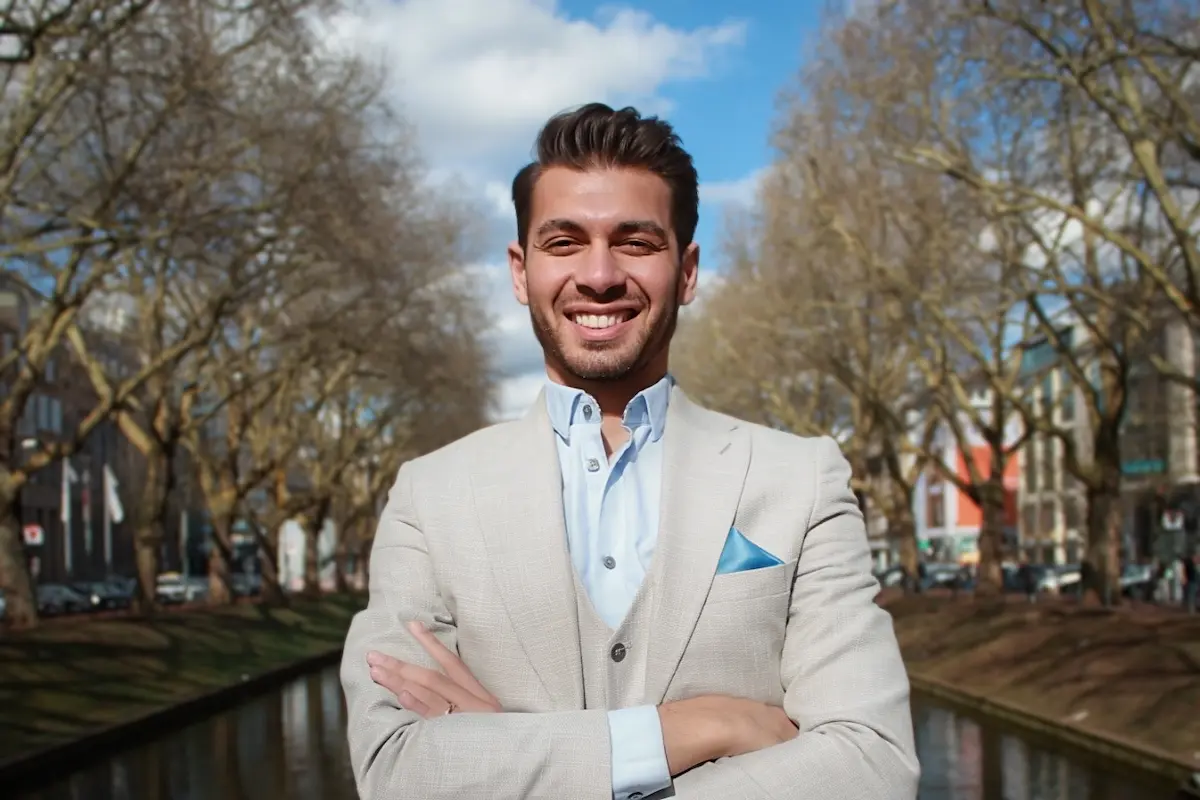 Nedzat Husinovski, Immobilienmakler in Düsseldorf und Geschäftsführer von RiverEstate