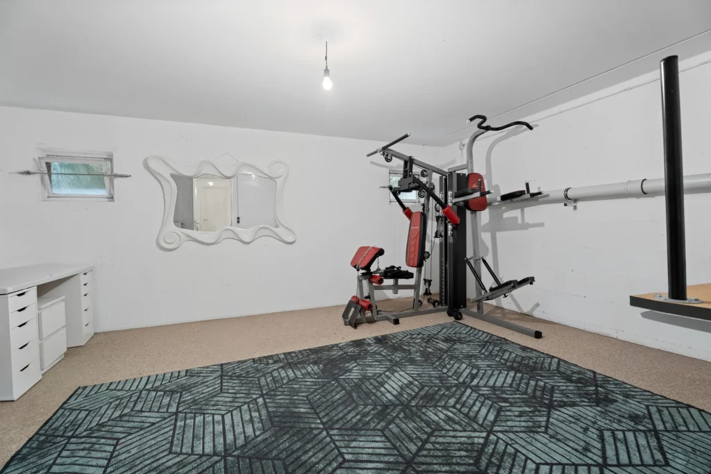 Vielseitig nutzbarer Fitness- und Hobbyraum im Keller