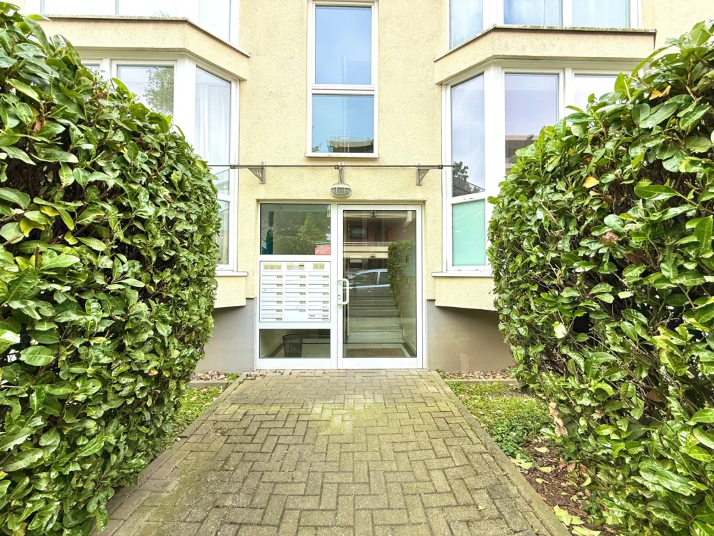 Hauseingang der Wohnanlage in Düsseldorf