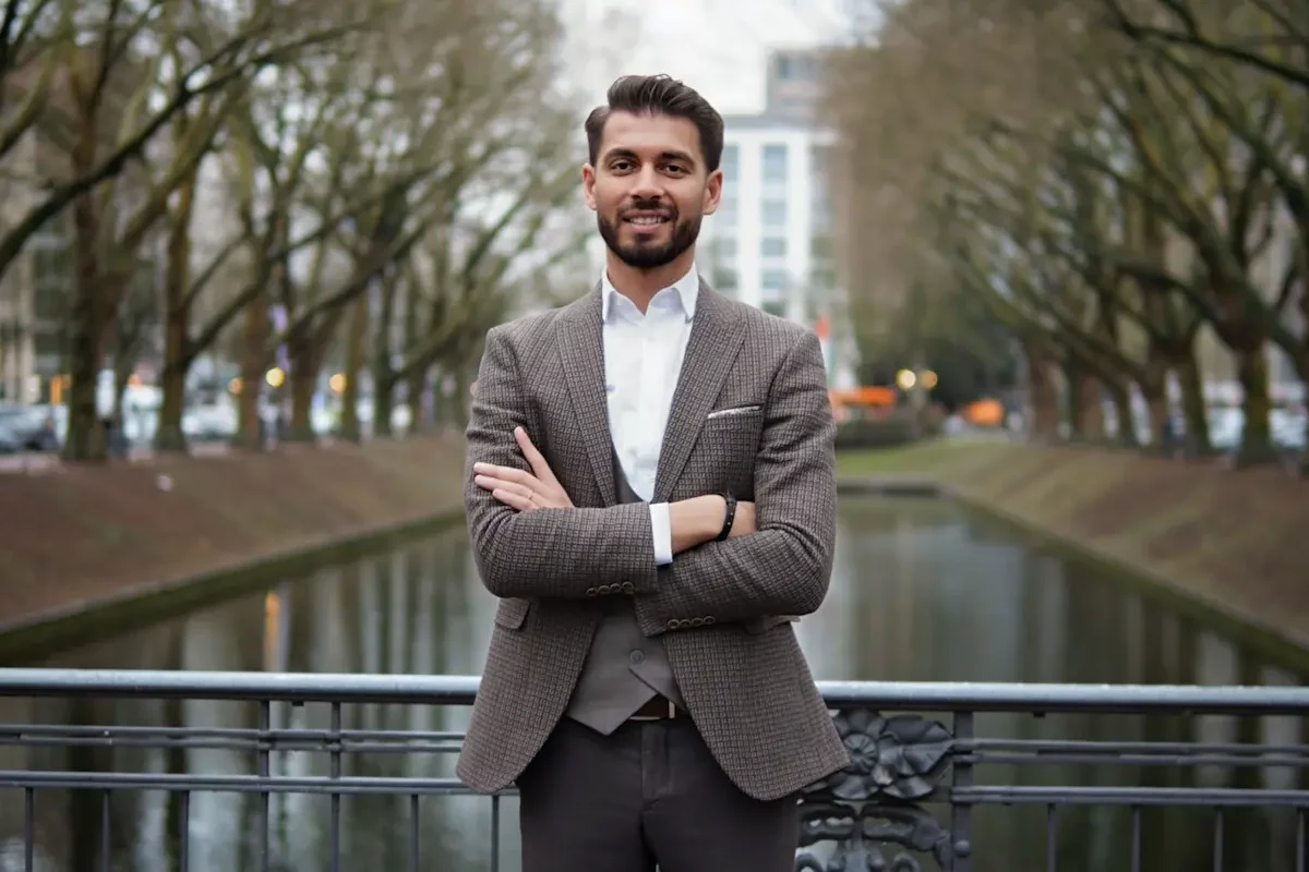 Nedzat Husinovski, Immobilienmakler in Düsseldorf und Geschäftsführer von River Estate